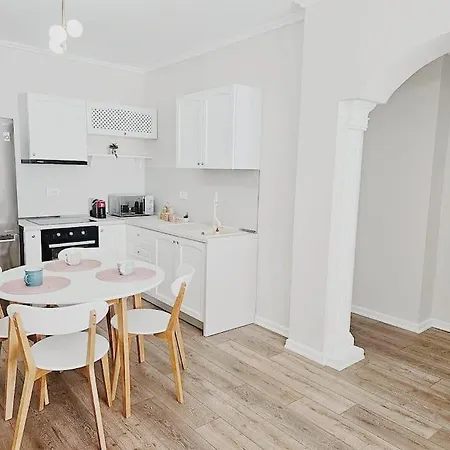 First Street アパート *